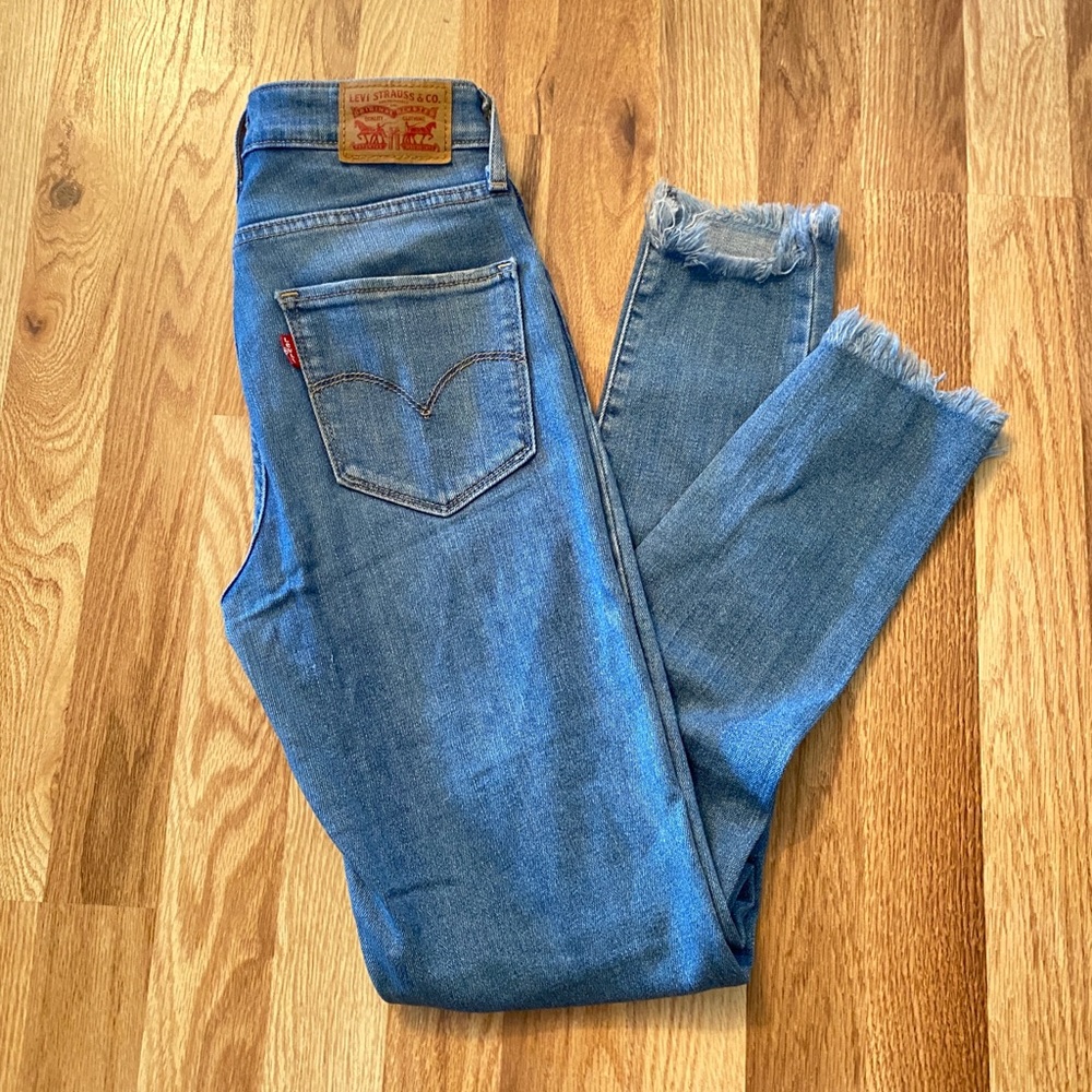 Levis’s Distressed 721 High Rise Skinny Jeans 24